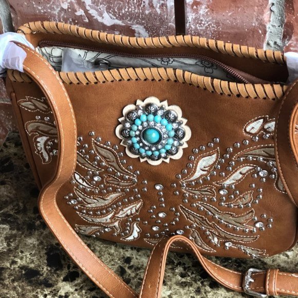 Montana West Concho Collection Crossbody - Picture 3 of 6